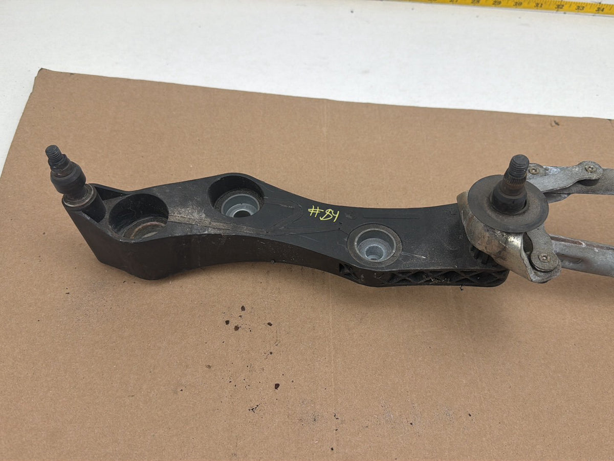 2008-2010 BMW 528i E60 Front Windshield Wiper Motor Linkage 7193995 OEM
