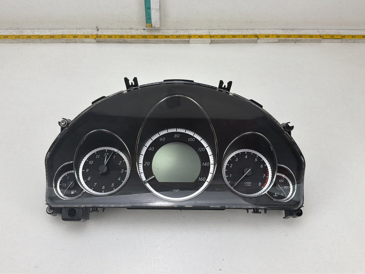 2010-2013 Mercedes-Benz E-Class-Instrument Cluster Speedometer A2125409247 OEM
