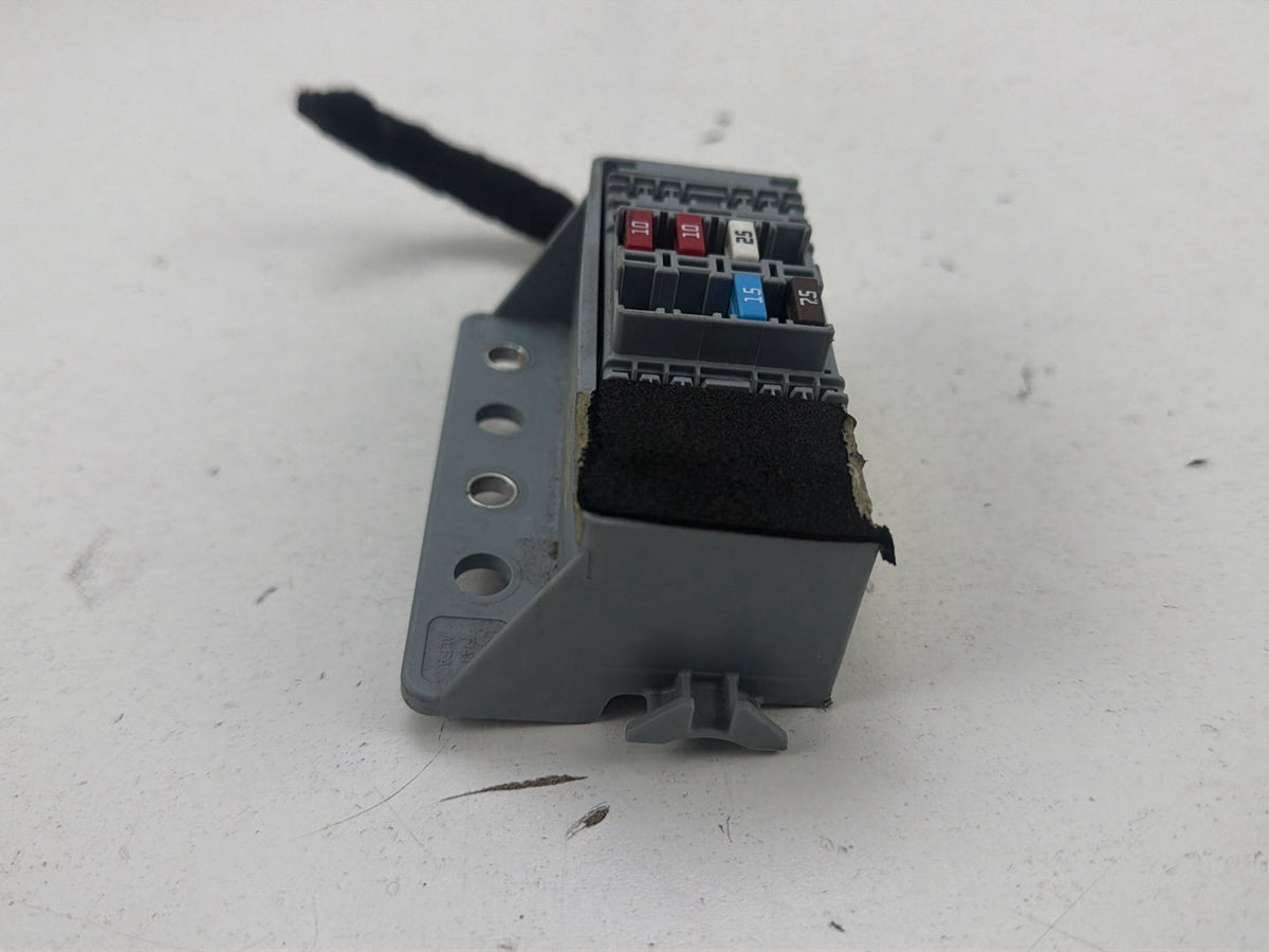 2014-2017 Maserati Ghibli Dashboard Instrument Panel Cabin Fuse Relay Box OEM