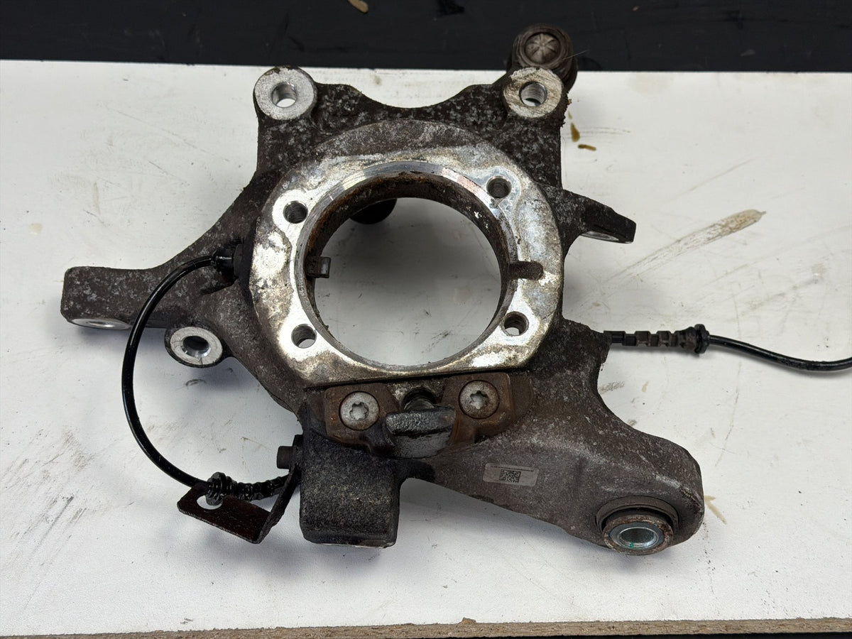 2014-2017 Maserati Ghibli III M157 Rear Left Side Spindle Wheel Knuckle Hub OEM
