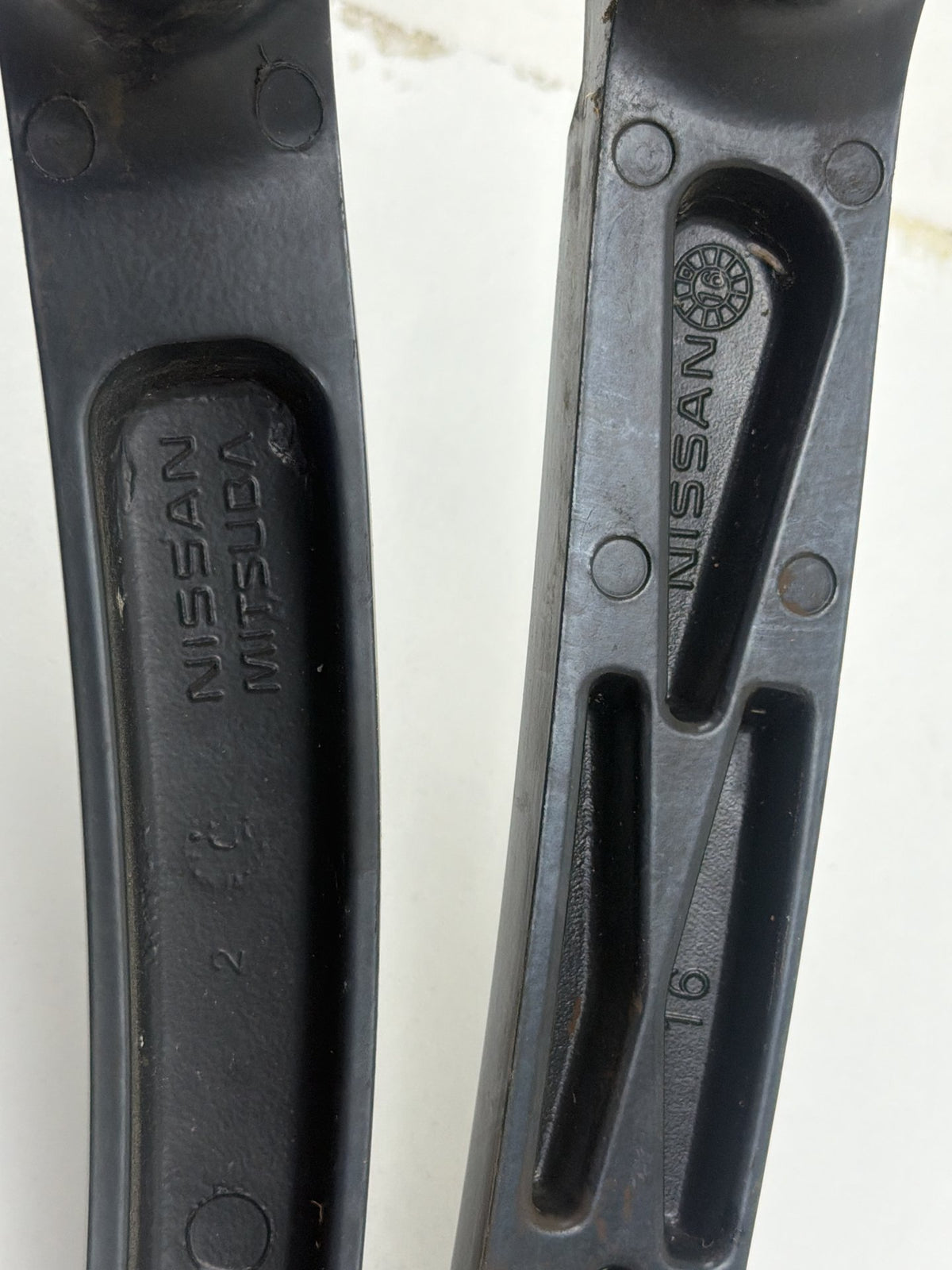 2013-2018 Nissan Altima Front Left & Right Windshield Wiper Arms Pair OEM