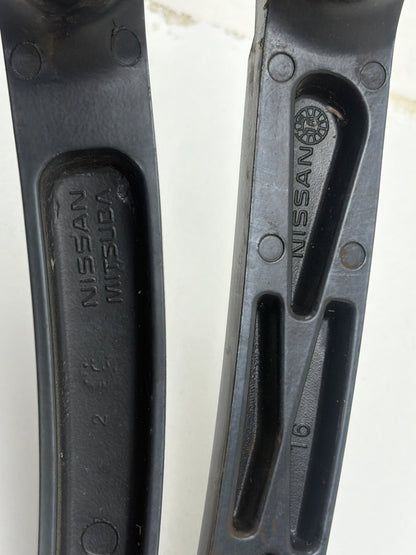 2013-2018 Nissan Altima Front Left & Right Windshield Wiper Arms Pair OEM