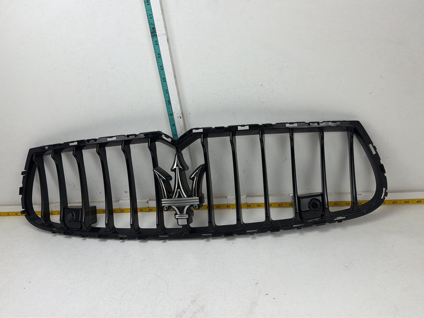 2014-2017 Maserati Ghibli Front Bumper Center Radiator Grille OEM