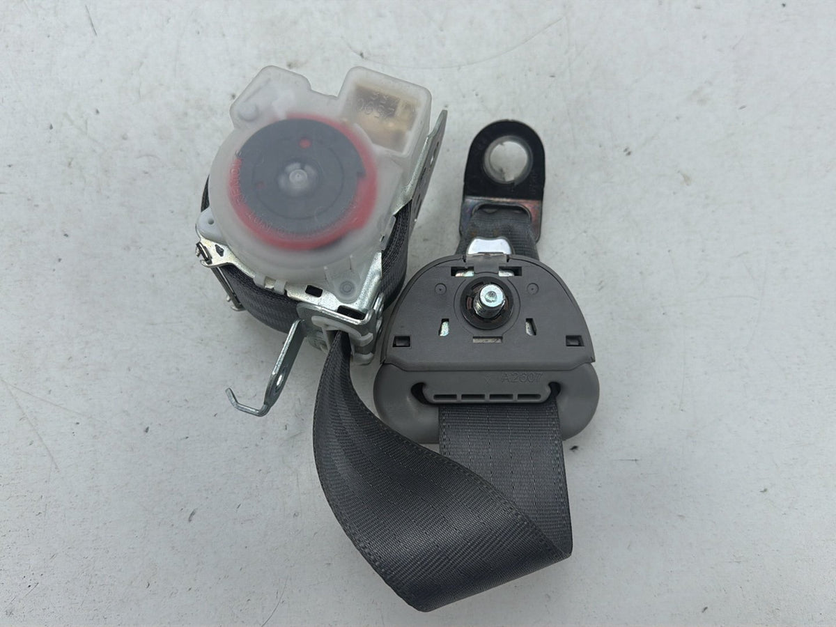 2015-2020 Toyota Sienna Rear 3rd Row Right Side Outer Seat Belt Retractor OEM