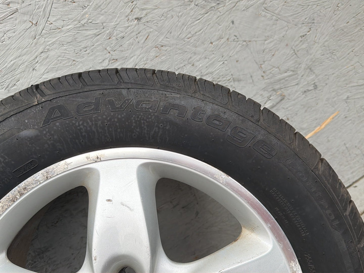 2003-2006 Porsche Cayenne Alloy Wheel Rim w/ Tire 8JX18 ET57 7L5601025C OEM