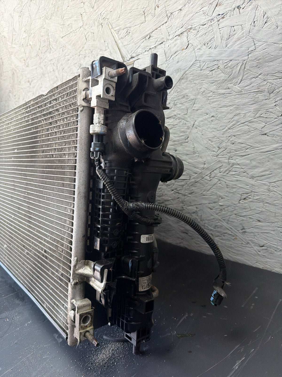 2016-2019 Chevrolet Cruze Front Engine Cooling Radiator Assembly OEM