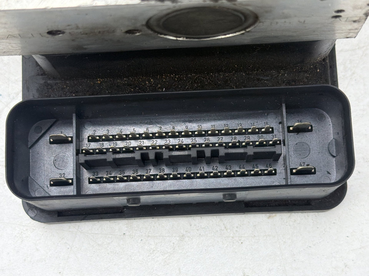 2002-2004 Honda CR-V Anti-Lock Brake ABS Pump Control Module 57110-S9A-A01 OEM