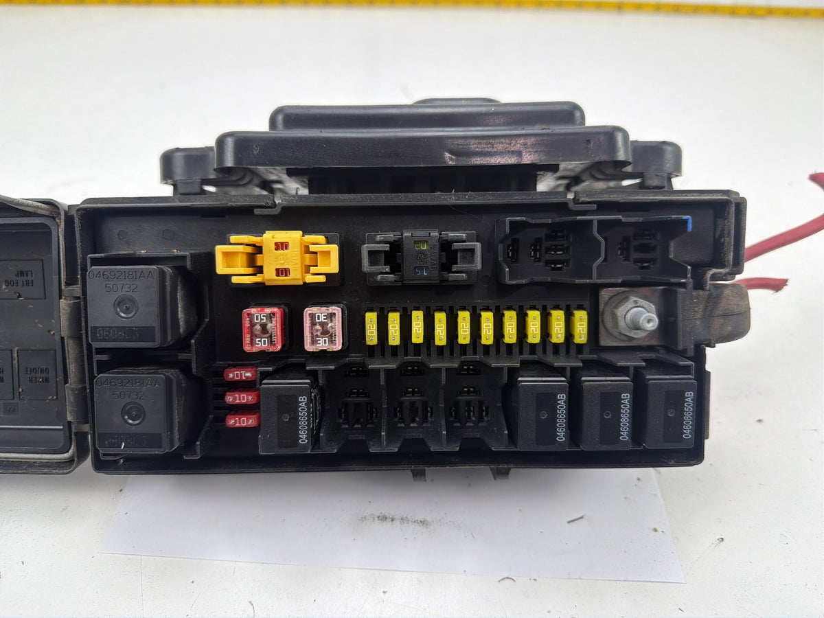 2008-2009 Jeep Grand Cherokee Fuse Box Relay Panel Body Module P04692163AG OEM