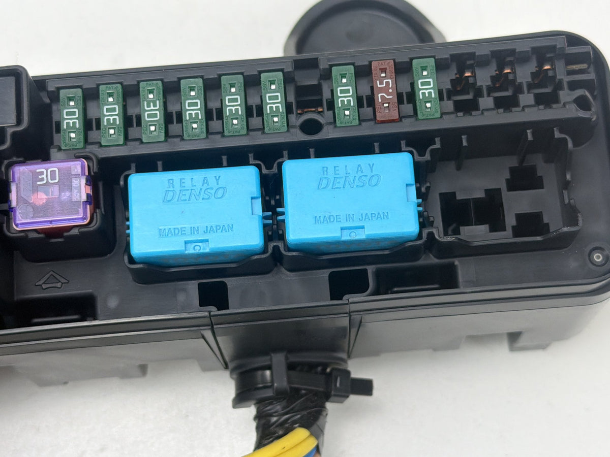2010-2015 Lexus IS250C Convertible Rear Relay Fuse Box 82241-53010 OEM
