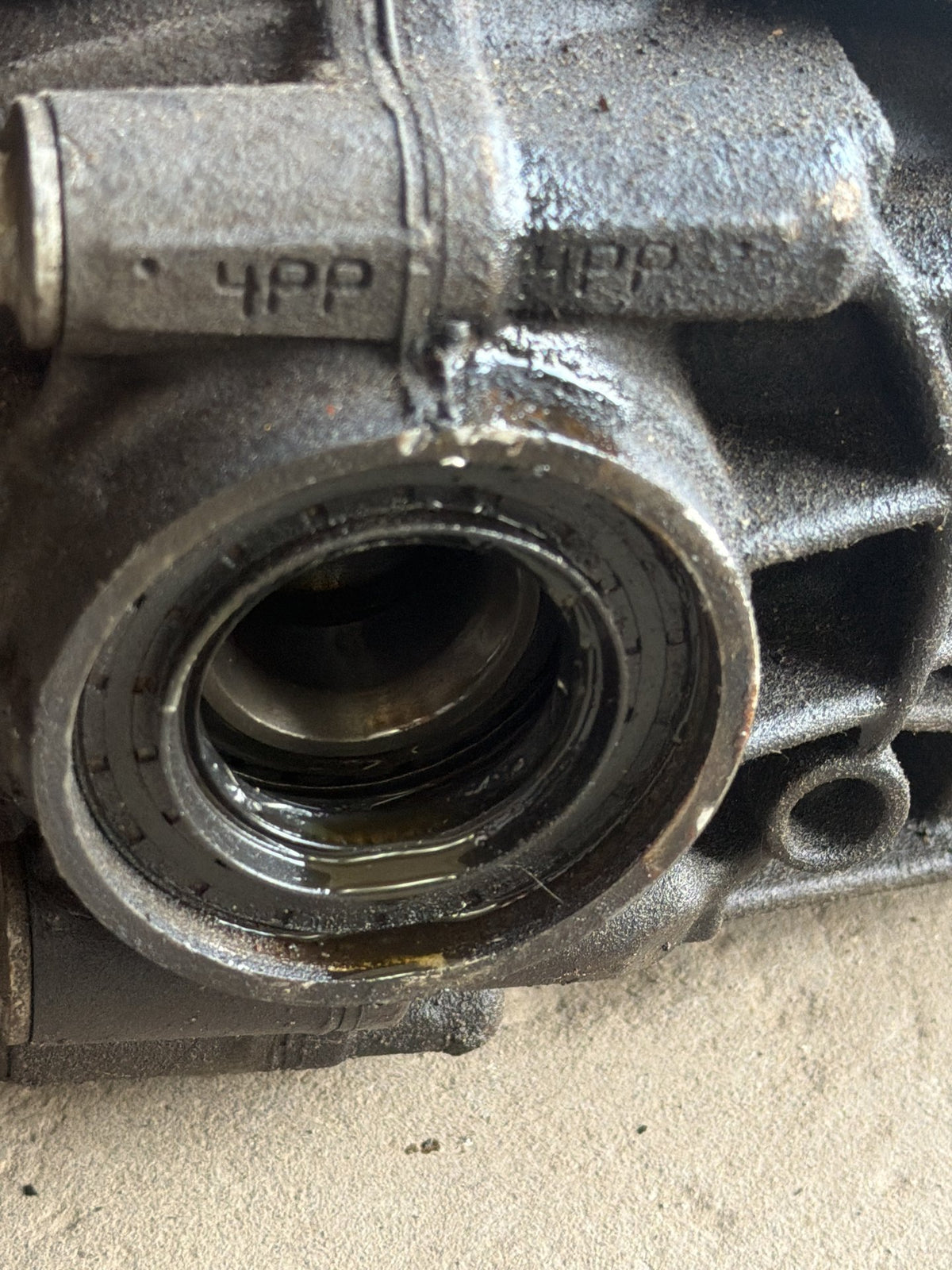2011-2015 Jeep Grand Cherokee 3.6L 168K Front Differential Axle Carrier OEM