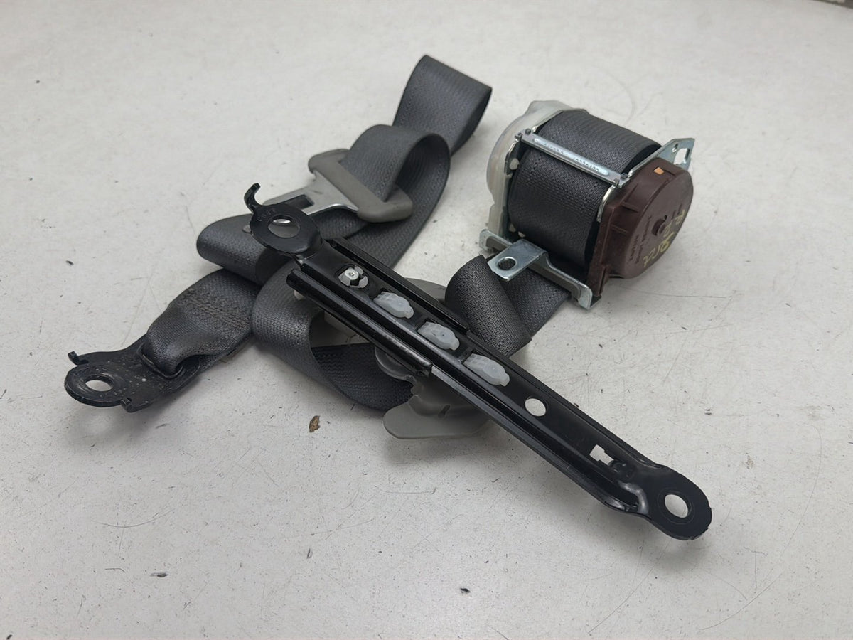 2015-2020 Toyota Sienna 2nd Row Rear Right Side Outer Seat Belt Retractor OEM