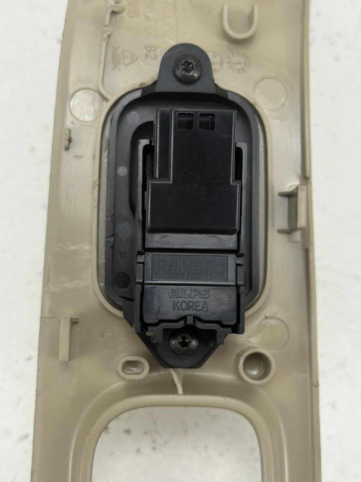 2011-2018 Volvo S60 - Left Rear Door Window Switch Surround PN: 9123969RH OEM