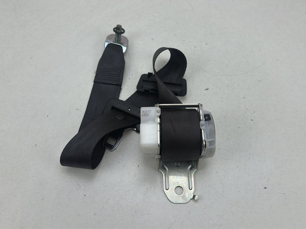 2009-2013 Infiniti G37- Rear Center Middle Seat Belt Retractor H073818 OEM