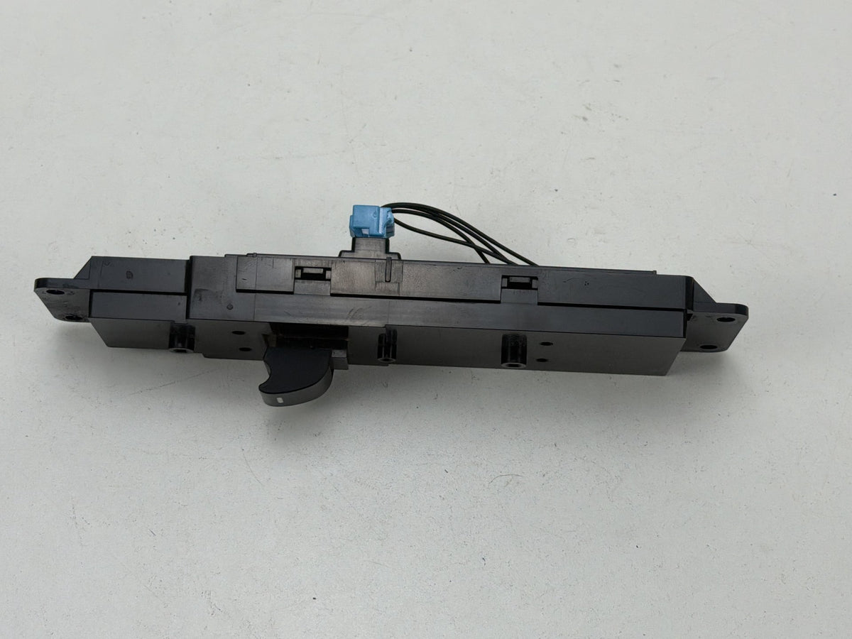 2010-2012 Land Rover Range Rover L322-Front Right Door Window AH42-14717-AA OEM