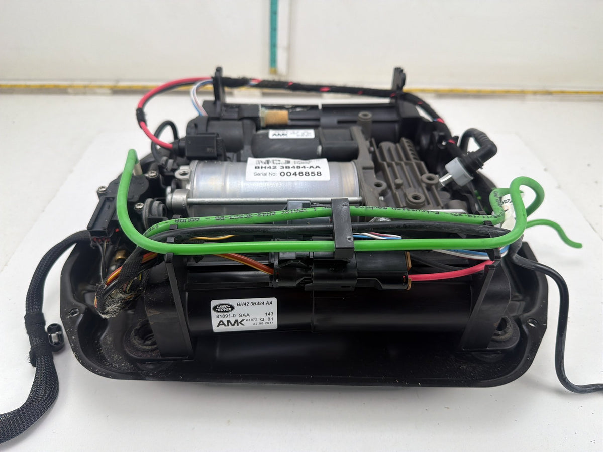 2010-2012 Land Rover Range Rover L322 Air Ride Suspension Compressor Pump OEM