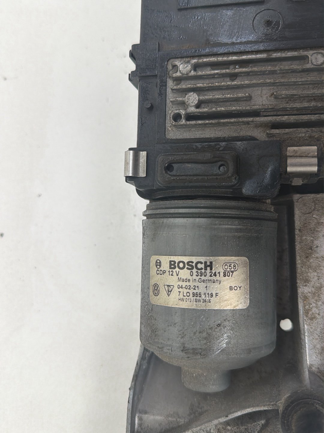 2003-2006 Porsche Cayenne Windshield Wiper Linkage And Motor 7L0955023K OEM
