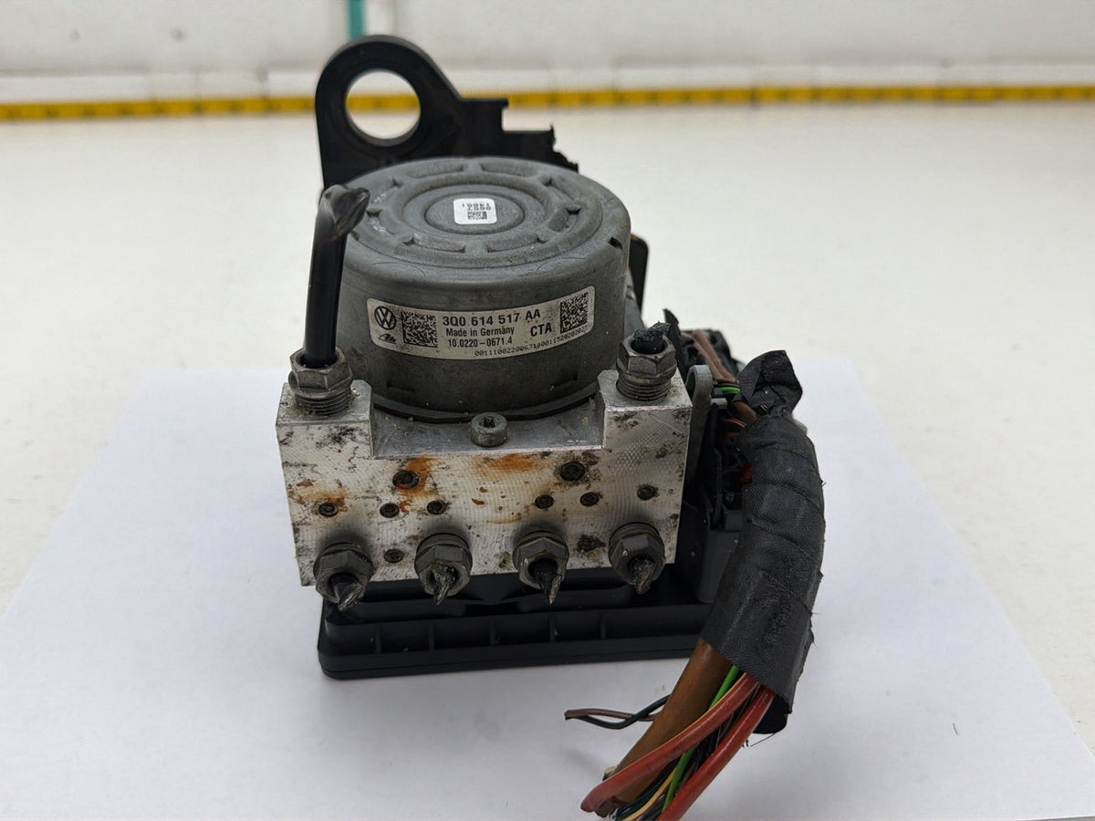 2015-2016 Audi A3 ABS Anti Lock Brake Pump Module 3Q0614517AA OEM