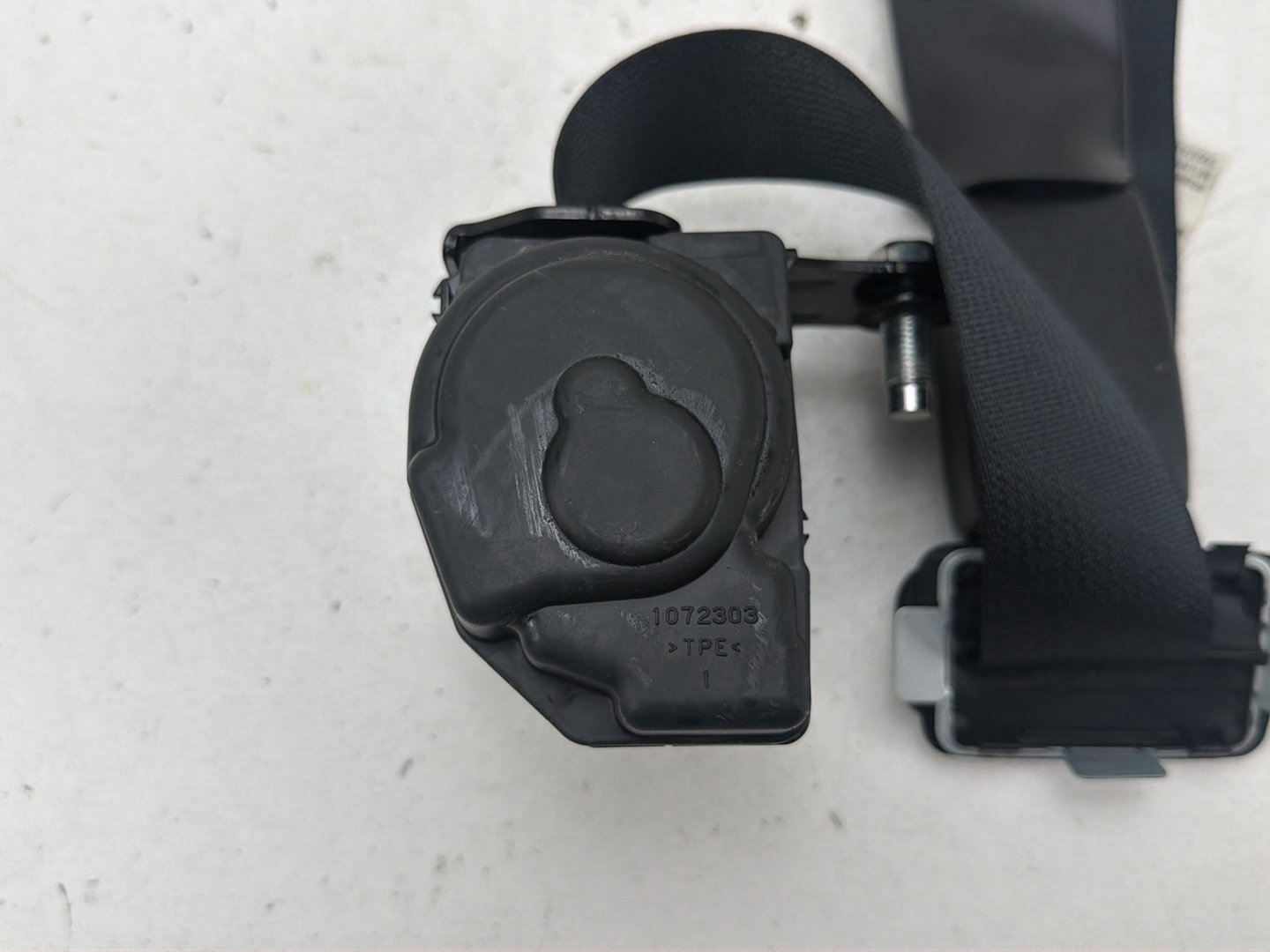2014-2021 Infiniti Q50 Rear Middle Second Row Seat Belt Retractor OEM