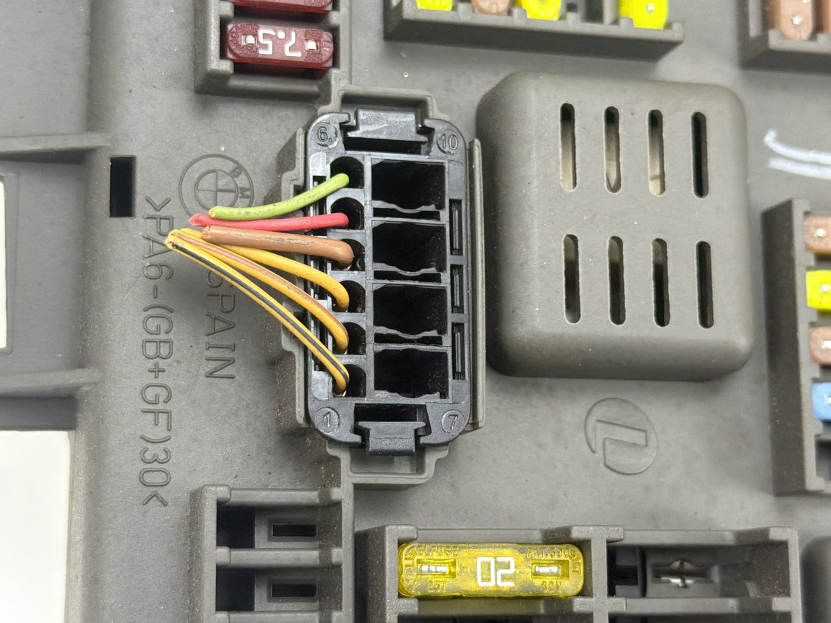 2007-2013 BMW X5 Rear Power Distribution Fuse Relay Box Module 518954021A OEM