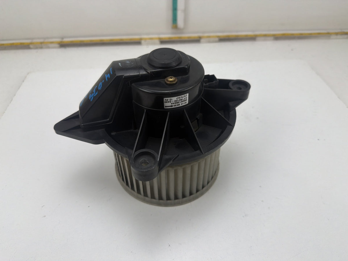2004-2009 Dodge Durango Hvac Heater Blower Motor 05061382AA OEM