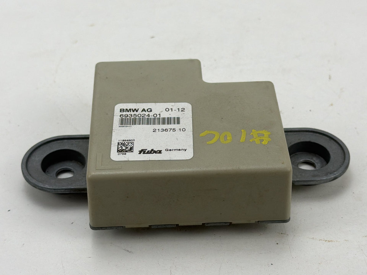 2011-2016 BMW 550i xDrive Rear Trunk Upper Telematics Antenna Amplifier OEM