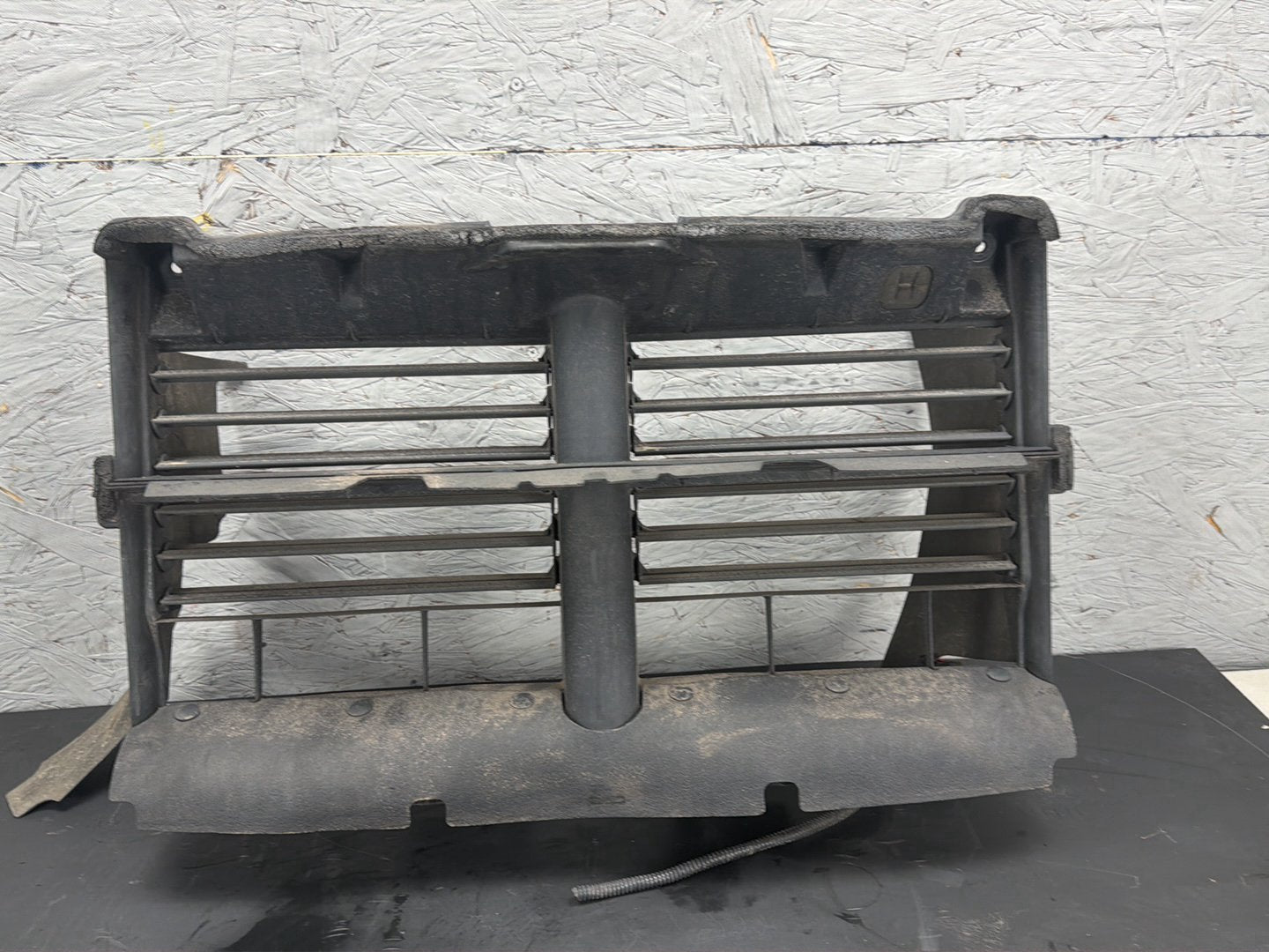 2013-2018 Ram 1500 5.7L Front Radiator Active Grille Air Shutter w/ Motor OEM