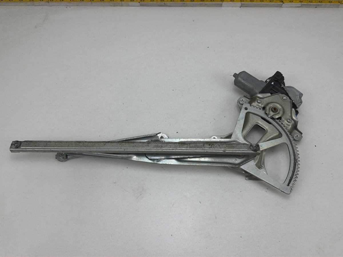 2010-2015 Toyota Prius Front Right Passenger Power Window Regulator & Motor OEM