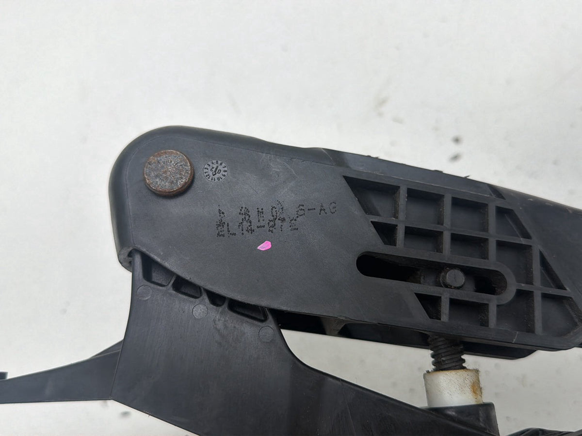 2003-2006 Lincoln Navigator U228 - Accelerator Gas Pedal OEM