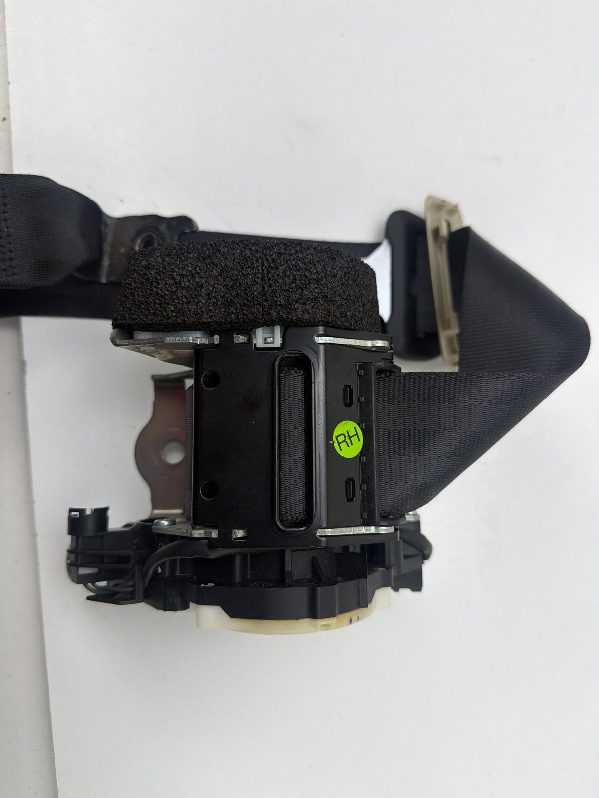 2011-2018 Volvo S60 Rear Right Passenger Side Seat Belt Retractor P039818855 OEM