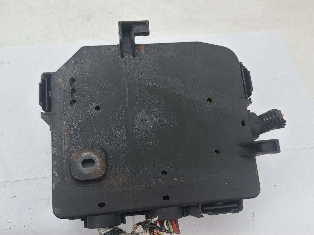 2006 Saturn Ion Engine Underhood Fuse Box Body Control Module BCM OEM