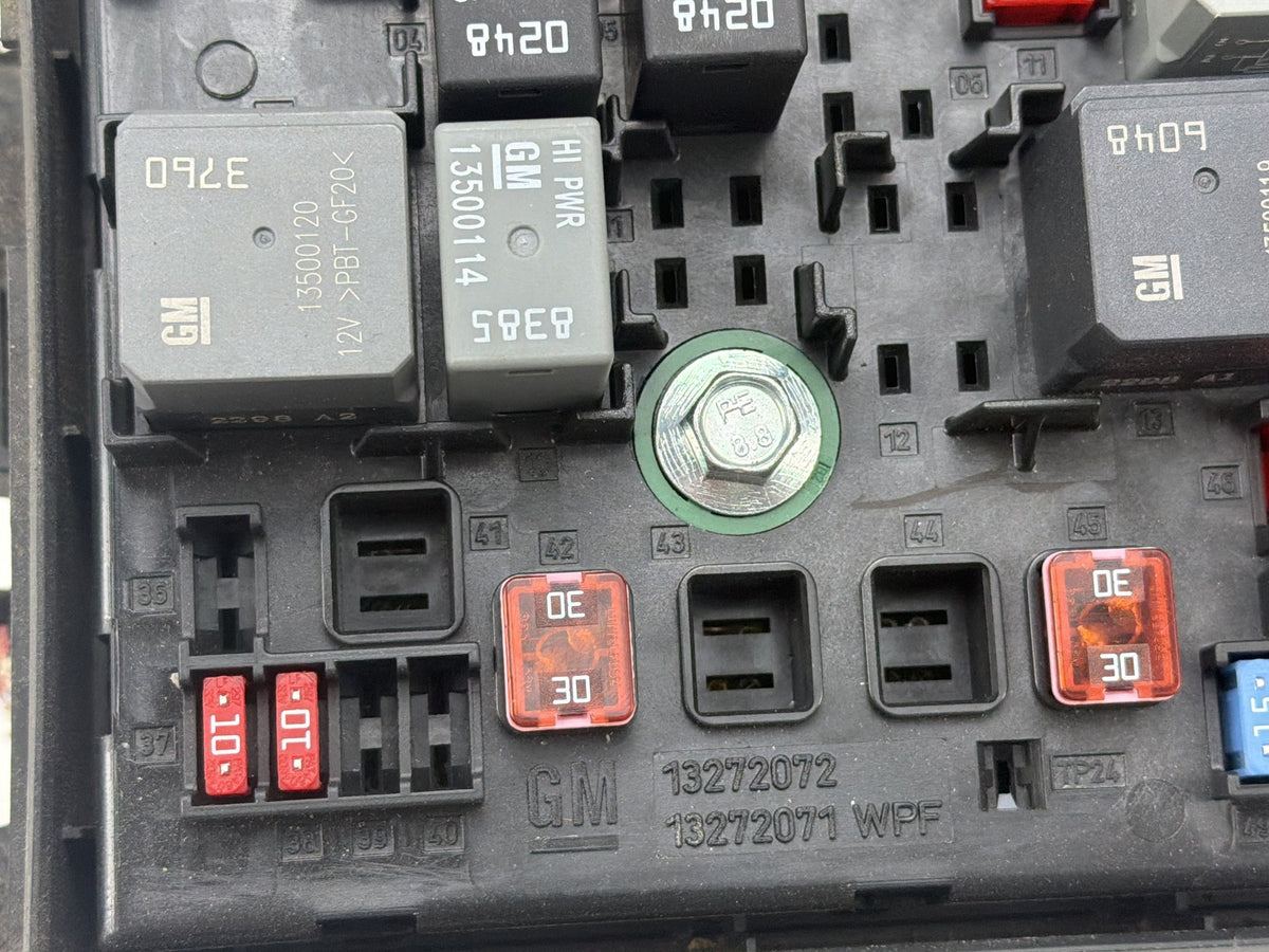 2013-2016 Buick Verano Engine Bay Fuse Box Block 812461952 OEM