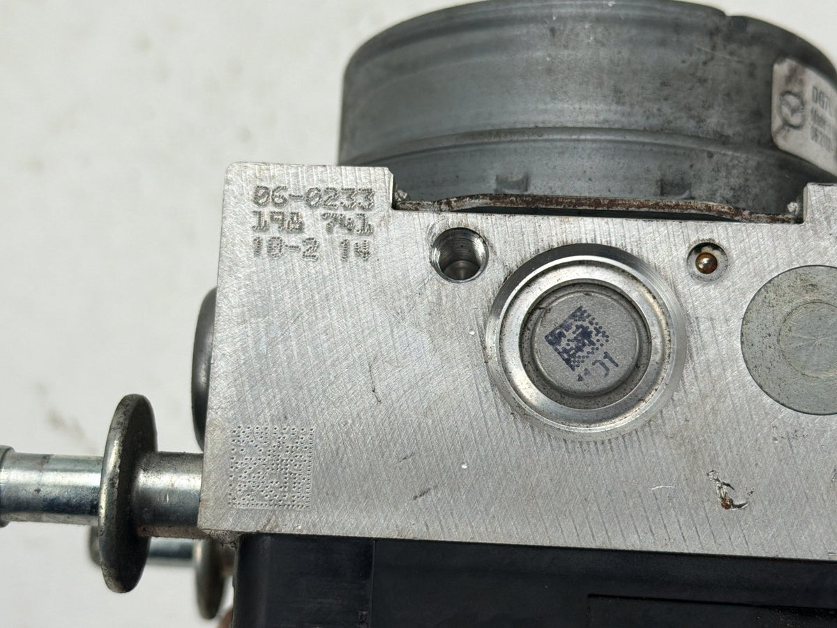 2018-2019 Toyota Yaris - Anti-Lock Brake Pump Module DG7L 43 7A0 OEM
