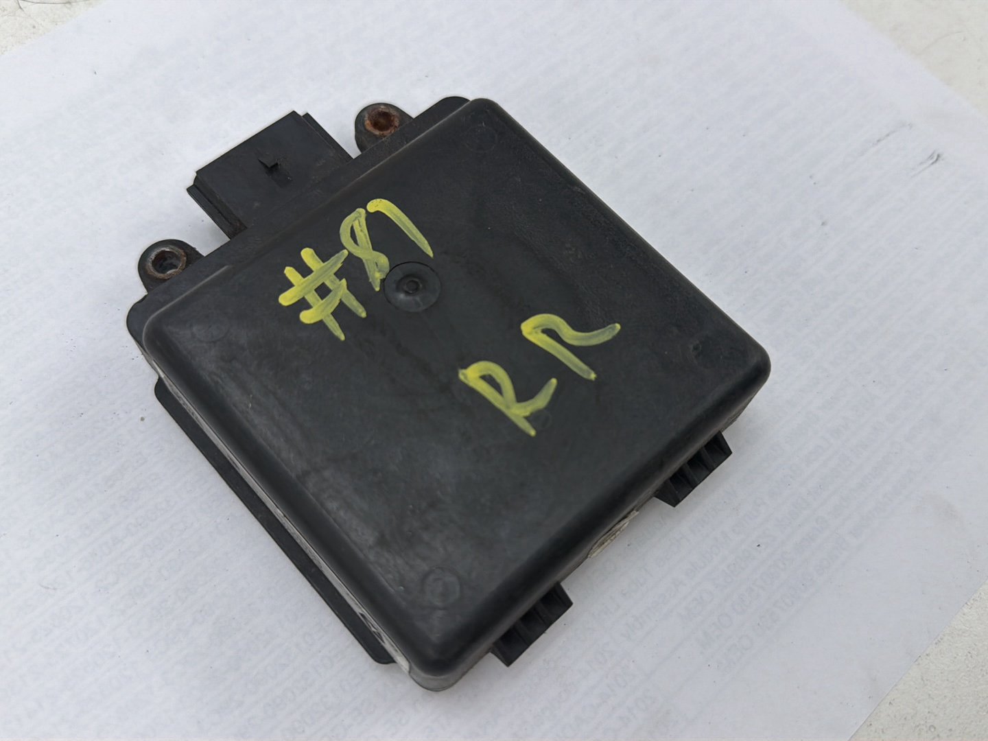 2014-2017 Maserati Ghibli Right Rear Blind Spot Radar Sensor 0670033070 OEM