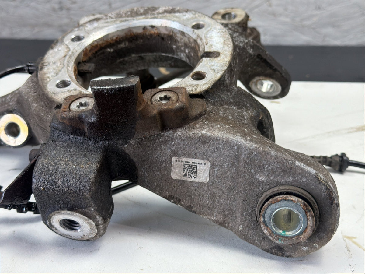 2014-2017 Maserati Ghibli III M157 Rear Left Side Spindle Wheel Knuckle Hub OEM