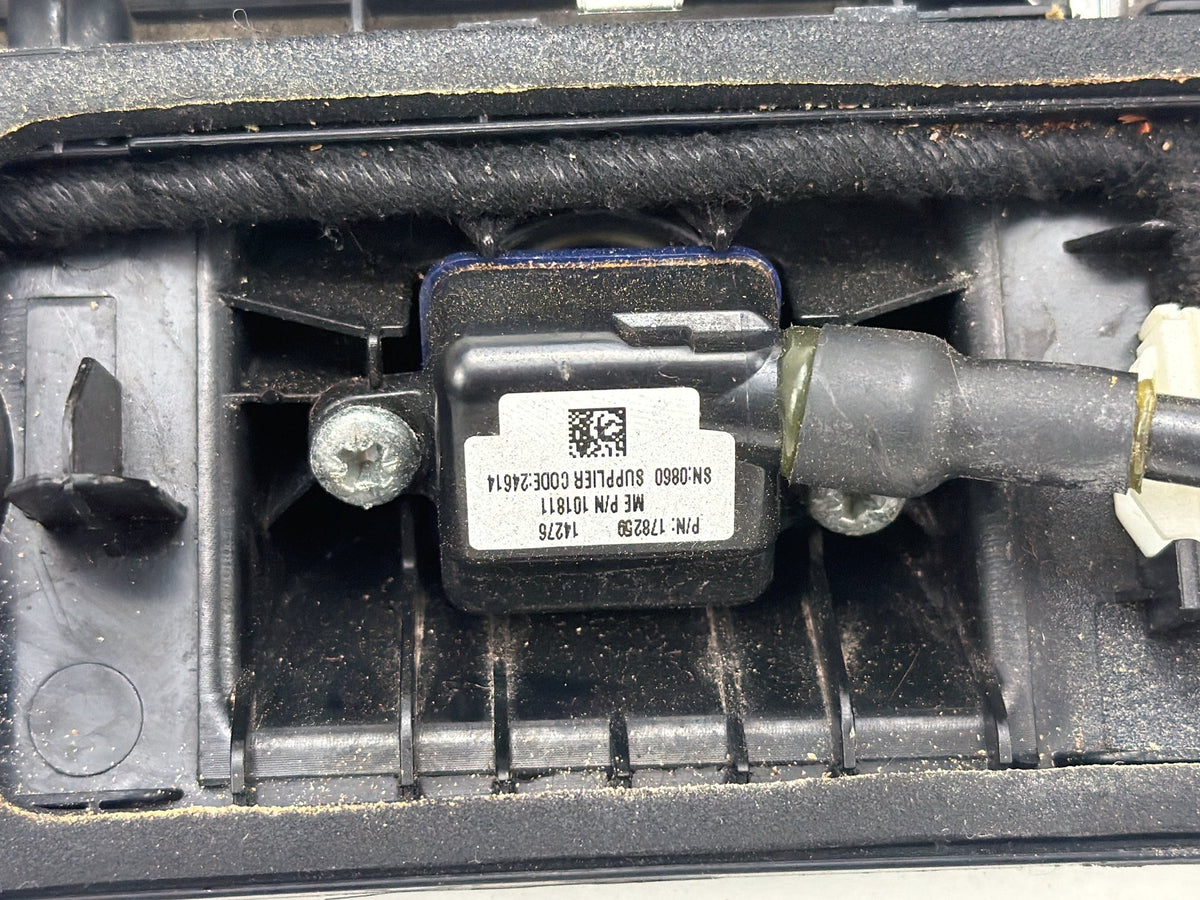 2014-2021 Maserati Quattroporte Rear Trunk Trim Panel Reverse Camera Light OEM