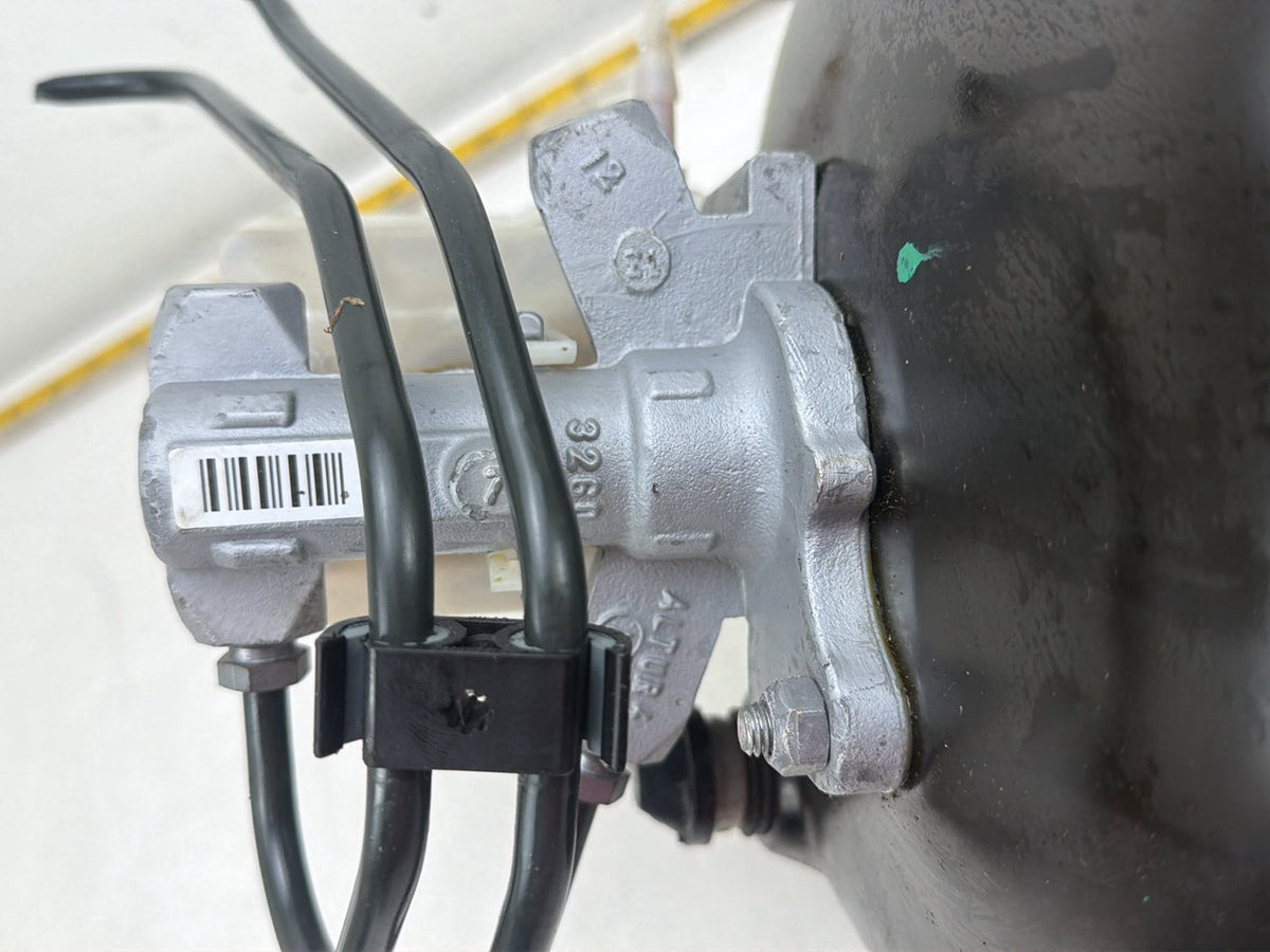 2010-2013 Land Rover Range Rover Sport Power Vacuum Brake Booster Unit OEM
