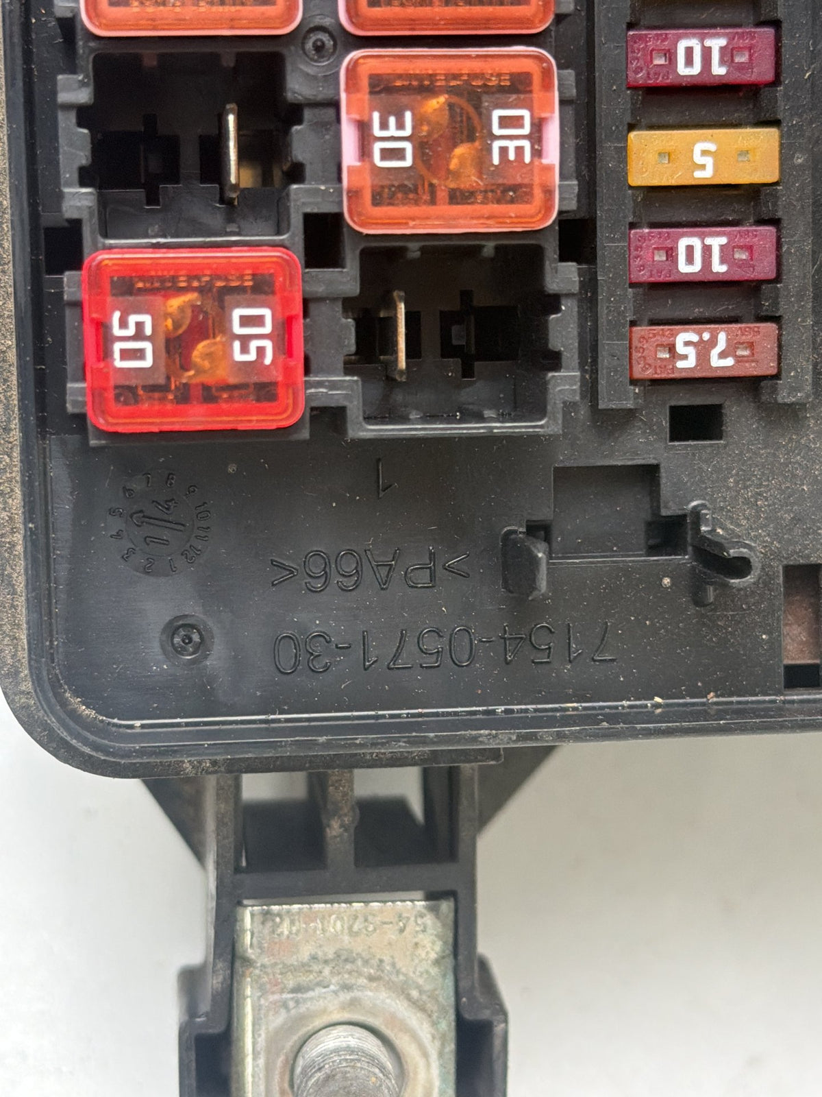 2014-2020 Maserati Ghibli III M157 Engine Bay Fuse Relay Box 670008649 OEM