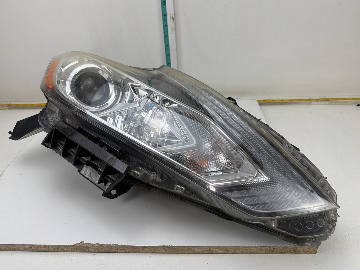 2016-2018 Nissan Altima Right Side Headlight Lamp Assembly 26010-9HS0A OEM