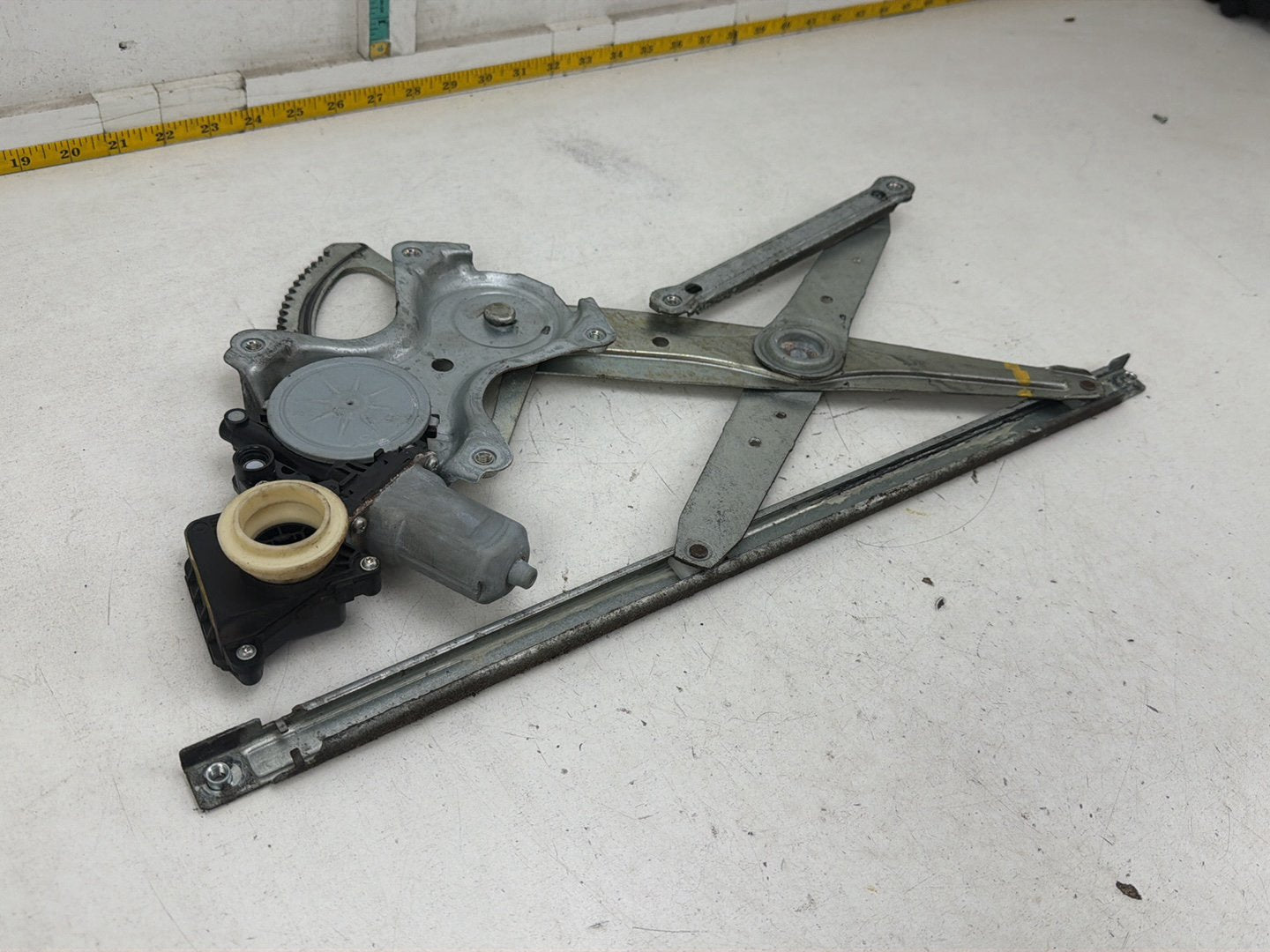 2007-2009 Lexus ES350 Front Left Driver Side Door Window Motor Regulator OEM