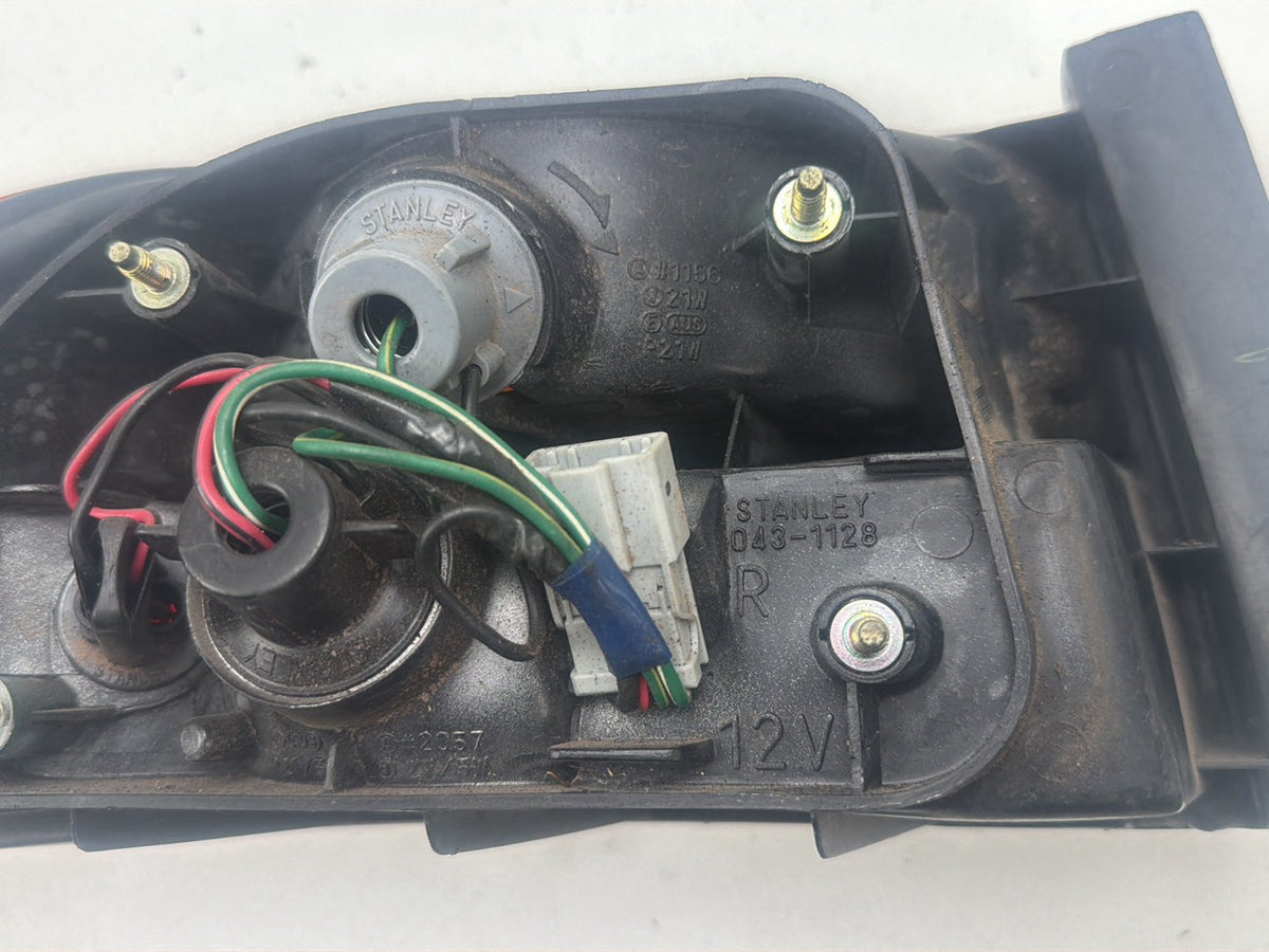 1992-1995 Honda Civic Rear Right Passenger Side Tail Light 043-1128 OEM