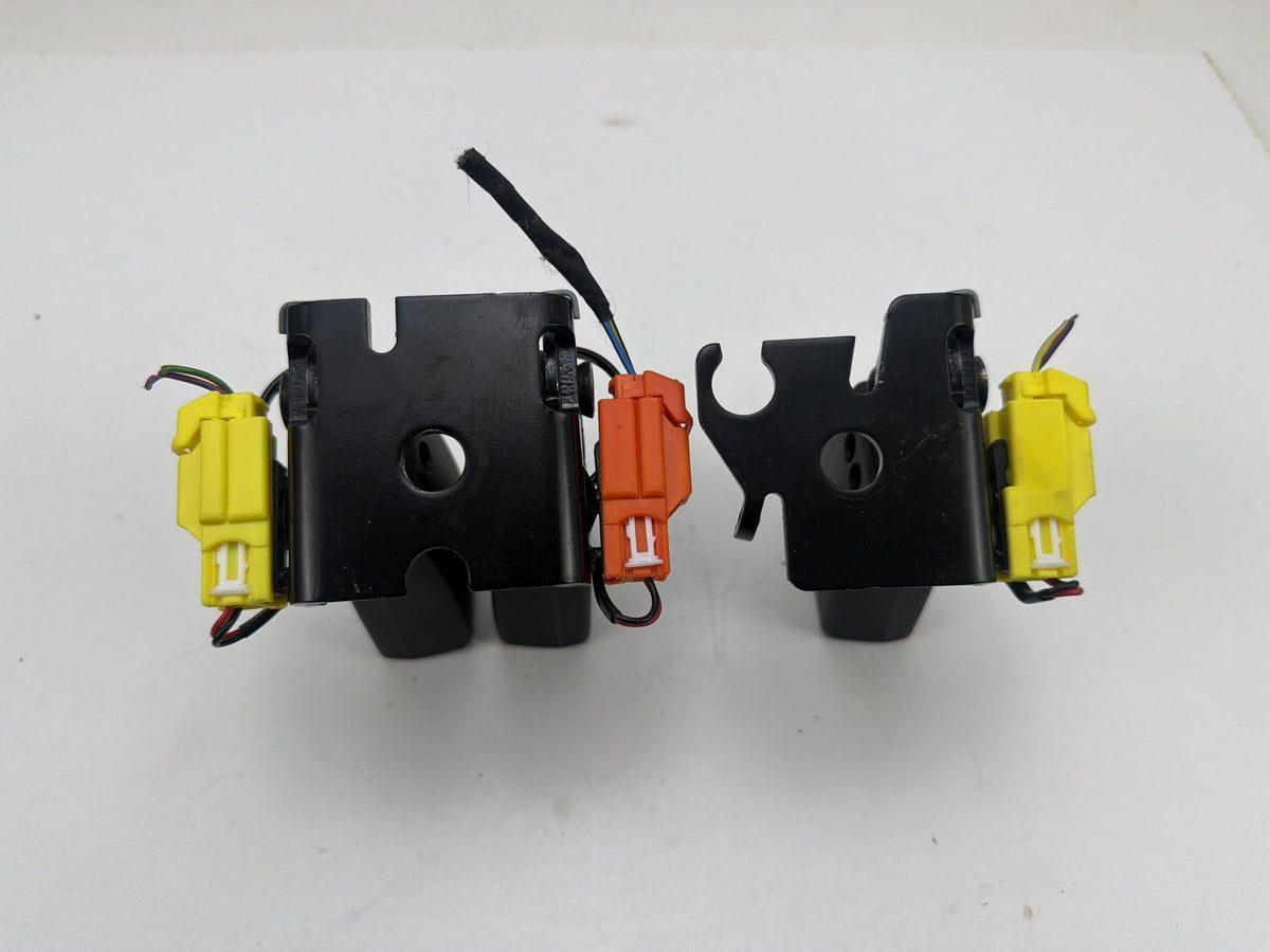 2011-2018 Volvo S60 Rear Seat Belt Buckle Set 34150327 OEM
