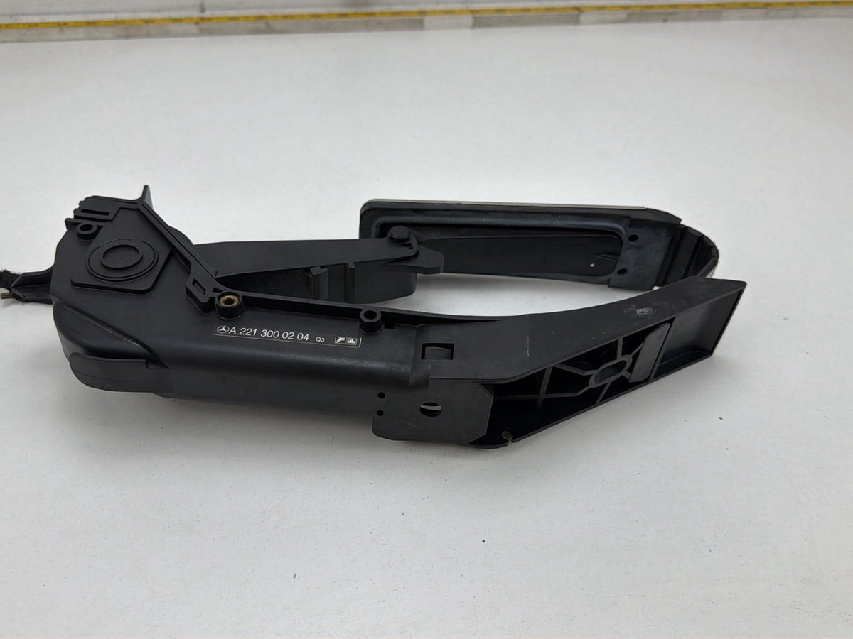 2007-2013 Mercedes-Benz S550 W221 Gas Pedal Accelerator A2213000204 OEM