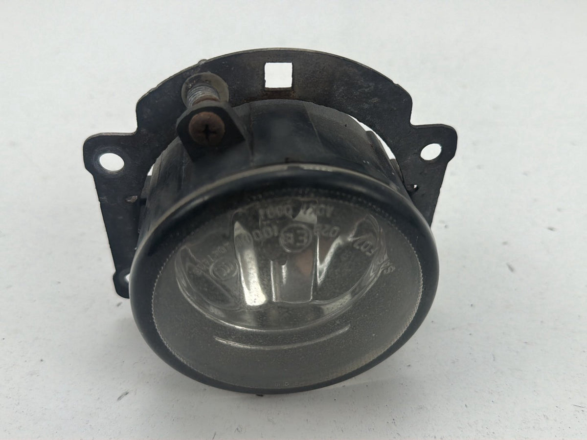 2008-2011 Mitsubishi Outlander Front Left or Right Side Fog Light A047436 OEM