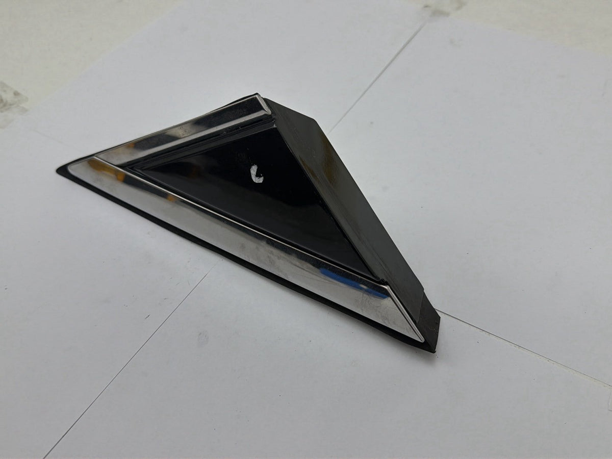 2010-2016 Cadillac SRX Front Right Side Fender Corner Cover Molding OEM