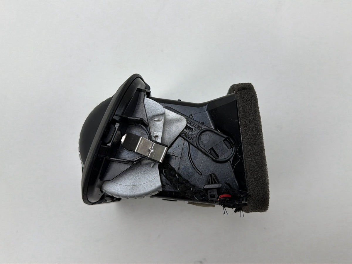 2003-2006 Porsche Cayenne Right Passenger Side Dashboard Air Vent 7L5819704A OEM