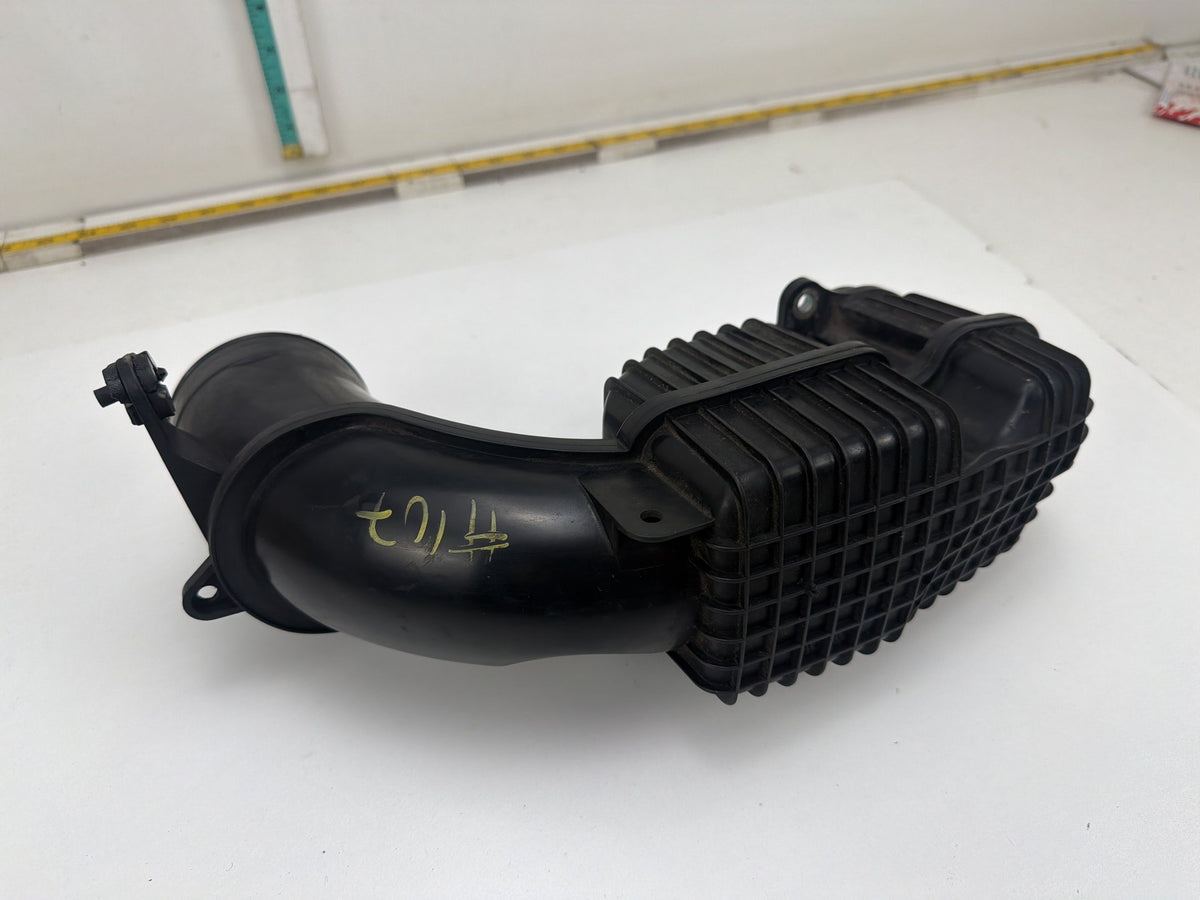 2015-2018 Volvo S60 Engine Air Intake Resonator Chamber Box 31319692 OEM