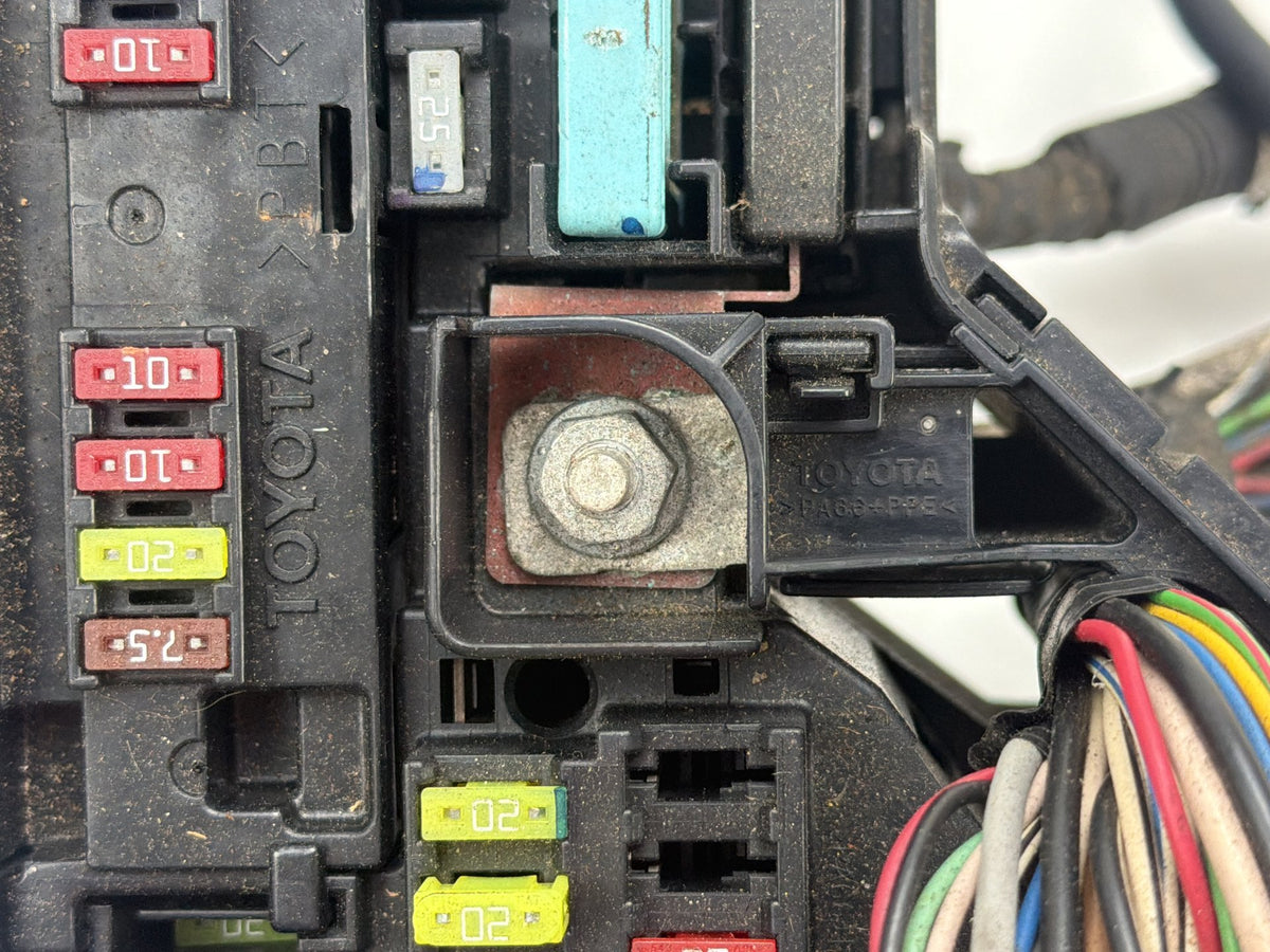 2007-2012 Lexus ES350 Under Hood Engine Room Fuse Box Relay Junction Block OEM