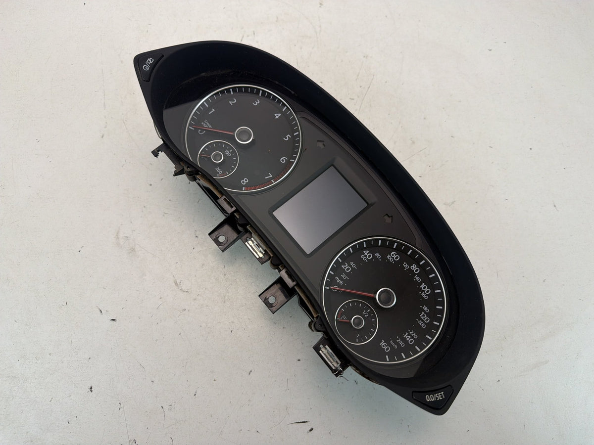 2012-2015 Volkswagen Passat Speedometer Instrument Cluster 561920970D OEM