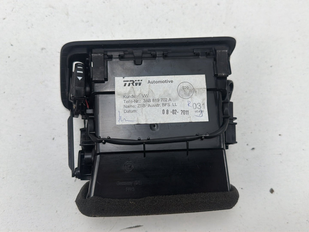 2007-2011 Volkswagen CC Right Passenger Side Dash Air Vent 3AB 819 702 A OEM