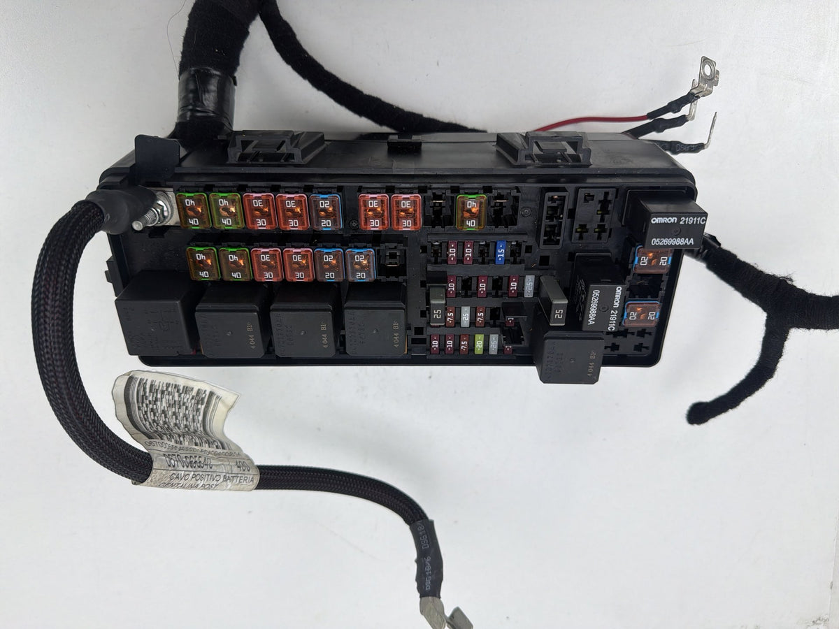 2014-2017 Maserati Ghibli Rear Trunk Fuse Relay Box 670008598 OEM